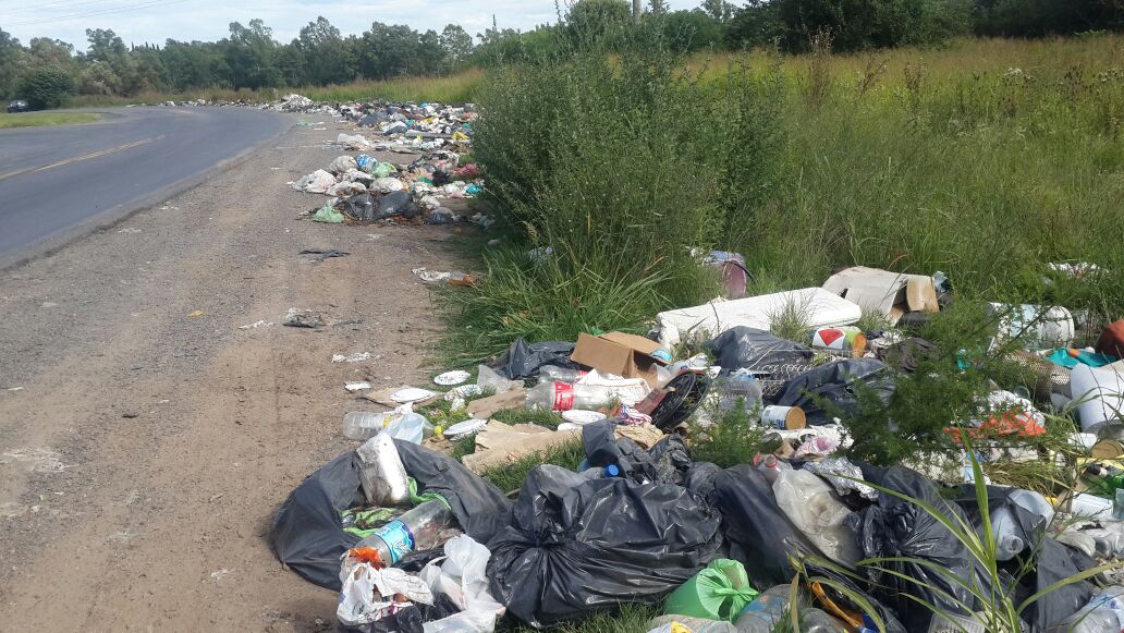 Basurales en la colectora de Panamericana