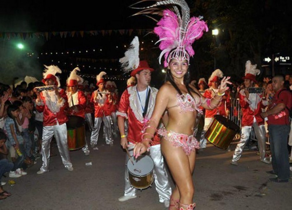 nota-1233610-toda-ciudad-lima-estA-gran-fiesta-carnaval-570144