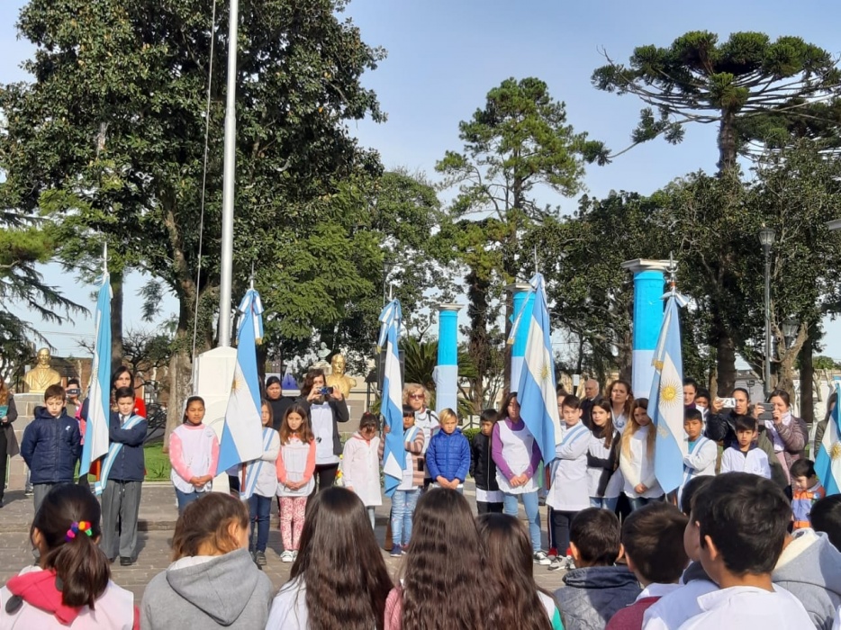 Alumnos de cuarto grado hicieron la promesa a la Bandera | La Voz de Zárate