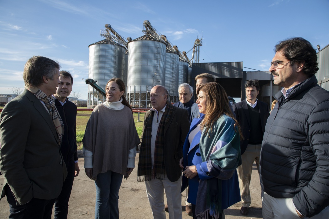 Vidal-visitó-una-planta-industrial-en-Zárate