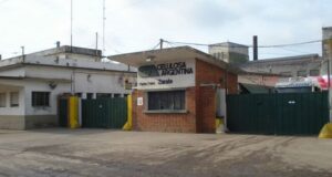 Retiros voluntarios en cerveceras, despidos en Tenaris, tensión en CNEA e incertidumbre en Celulosa