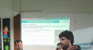 Entrega de plantines a huertas escolares y comunitarias