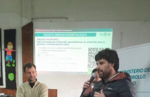 Entrega de plantines a huertas escolares y comunitarias