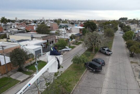 El Municipio avanza con la renovación del alumbrado público sobre Avenida Anta