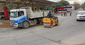Comuna mejora transitabilidad en Centro de Transferencia