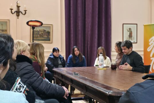 Matzkin convocó a docentes y auxiliares del sector isleño para avanzar en la implementación del sistema de transporte