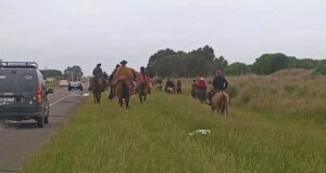 Impulsan colocación de chalecos reflectantes a jinetes