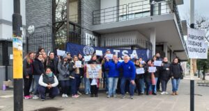 Reclamo salarial en la Clínica del Carmen