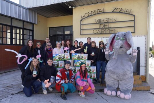 Mercedes-Benz Camiones y Buses junto al Hospital Zonal Virgen del Carmen de Zárate en el mes del niño