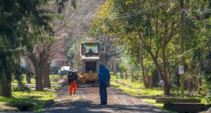 Abella supervisó tareas de mejorado de calles en Parque Natura