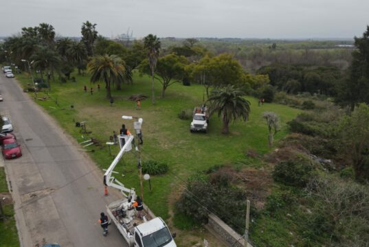 El Municipio realiza trabajos de mantenimiento en el Parque de la Cruz