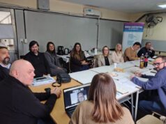 Buscan achicar brecha entre escuelas e industria local