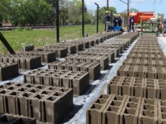 Vecinos reclaman que la bloquera municipal siga funcionando