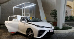 La planta local de Toyota fabricará dos “papamóviles”