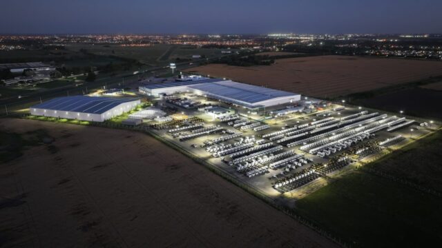 Daimler Truck eröffnet neuen Produktionsstandort für Lkw und Busse in ArgentinienDaimler Truck inaugurates new truck and bus production site in Argentina