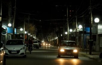 Calle Félix Pagola: El recambio es realizado por cuadrillas de la CEZ y Municipalidad
