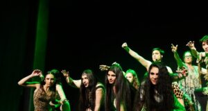 El Taller de Teatro Musical Municipal presentó la muestra “Dos Mundos” en el Forum Cultural