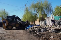 Villa Angus: El Municipio trabajó en la limpieza Integral, mantenimiento y desobtrucción de zanja