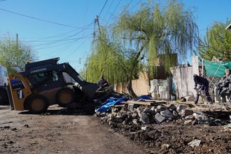 Villa Angus: El Municipio trabajó en la limpieza Integral, mantenimiento y desobtrucción de zanja