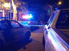 Falleció una persona mientras escapaba al caer del techo de una cochera