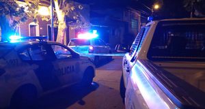 Falleció una persona mientras escapaba al caer del techo de una cochera