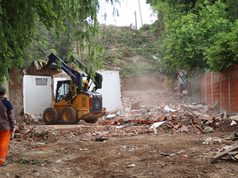 El Municipio comenzó a recuperar un espacio del casco urbano para extender la calle 25 de Mayo hasta Yrigoyen