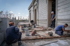 Abella supervisó los avances de la obra de la Casa de los Costa