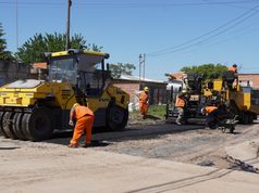 Obras de recomposición asfáltica en Juana María