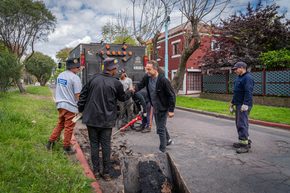 El Municipio realiza trabajos de bacheo en el barrio Siderca Rojo