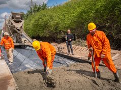 Abella supervisó los avances de la reconstrucción de la ruta 4: ya se colocan nuevos tramos de hormigón